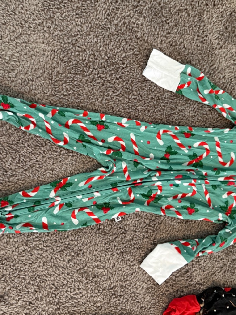 3 bums & roses pjs 6-9 months - Picture 2 of 9
